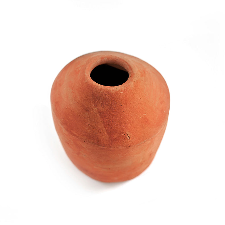 Kiff Kiff Pot. Clay pot on white from the top.